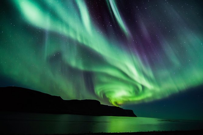 #1 Northern Lights Tour In Iceland from Reykjavik with PRO photos - The guides shape the night
