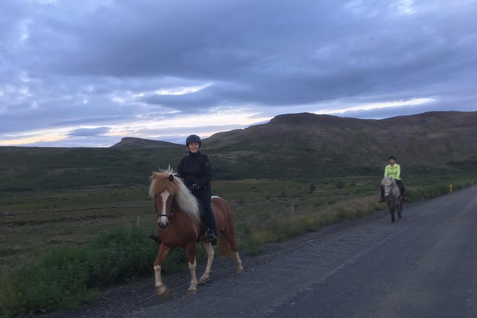 2 hours Private Horse Riding to Lake Hafravatn, Reykjavík - Mos - Learning the Icelandic horse’s tölt