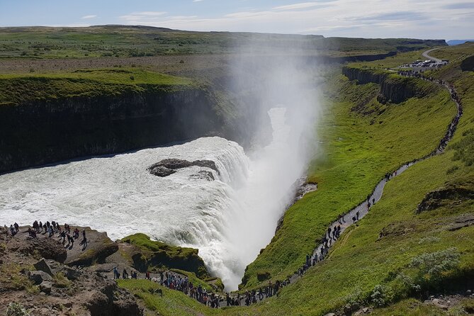 3 Day Tour Jokulsarlon - Golden Circle - South Coast - Glacier Hike - Boat Tour - Guides, vehicles, and the pace of the road