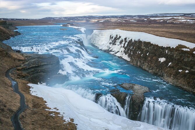 5-Day Northern Lights Hunt & Glacier Lagoon Tour - Day 4: Black beaches and two major waterfalls