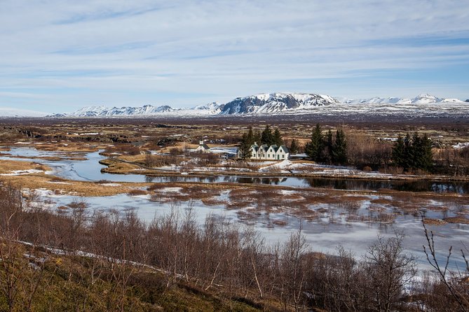 5-Day Northern Lights Hunt & Glacier Lagoon Tour - Guides, buses, and the pace of the trip