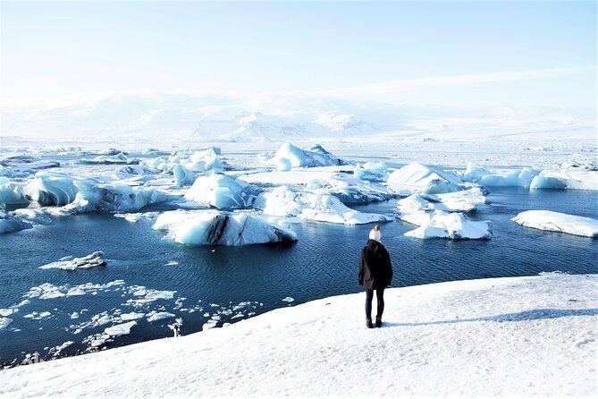 6 Day Iceland Ring Road Highlights Tour With Accommodation - Day 1: Þingvellir, geysers, and the South Coast