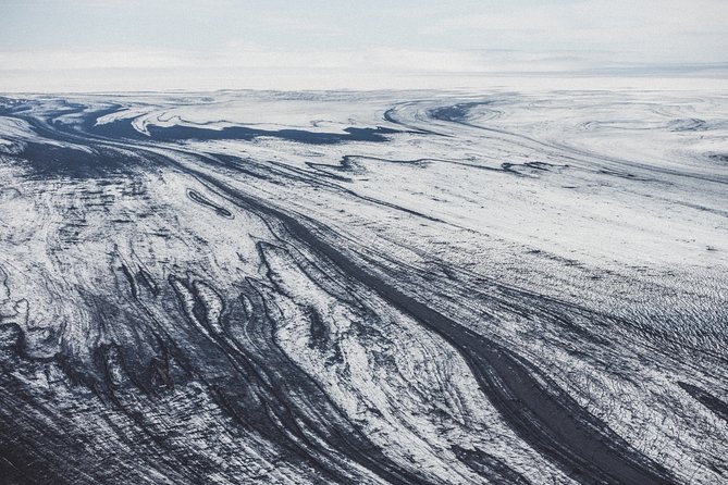 Airplane flight over glacier lagoons and Iceland's highest peak - Why this flight gives Skaftafell a different view
