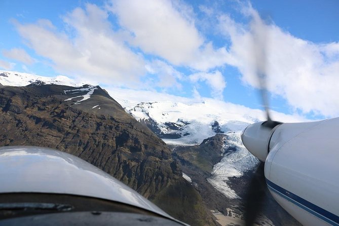 Airplane Flight over Vatnajökull Volcanic Eruption Sites - A 50-minute route over eruption sites and rivers