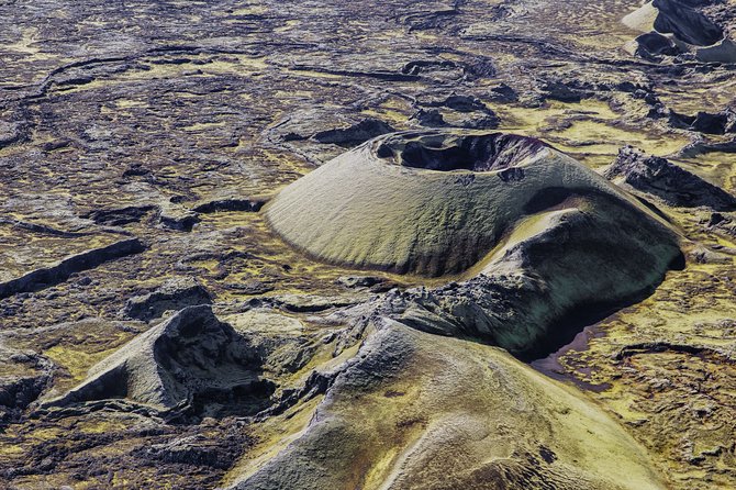Airplane Sightseeing flight over Laki craters and highland - Over Skeiðarárjökull and the Vatnajökull ice sheet