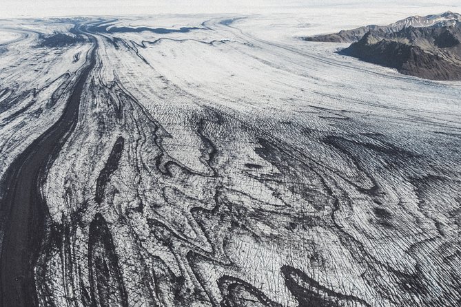 Airplane tour over black sands and riverbeds from Skaftafell - Seeing Skaftafell from a different height