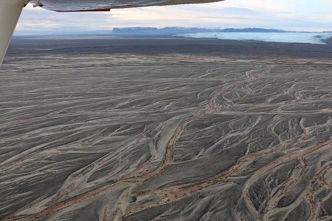 Airplane tour over black sands and riverbeds from Skaftafell - Who will enjoy this flight most?