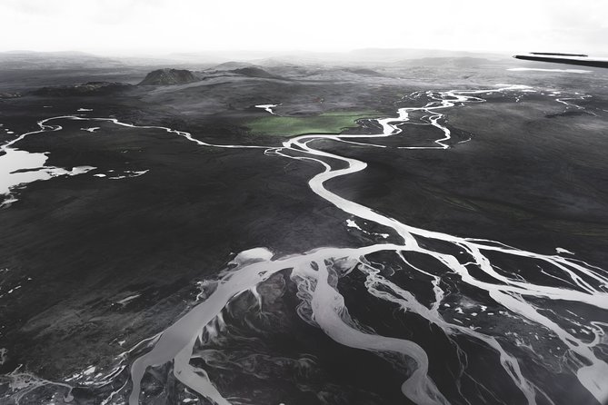 Airplane tour over black sands and riverbeds from Skaftafell - How to fit it into your Skaftafell day