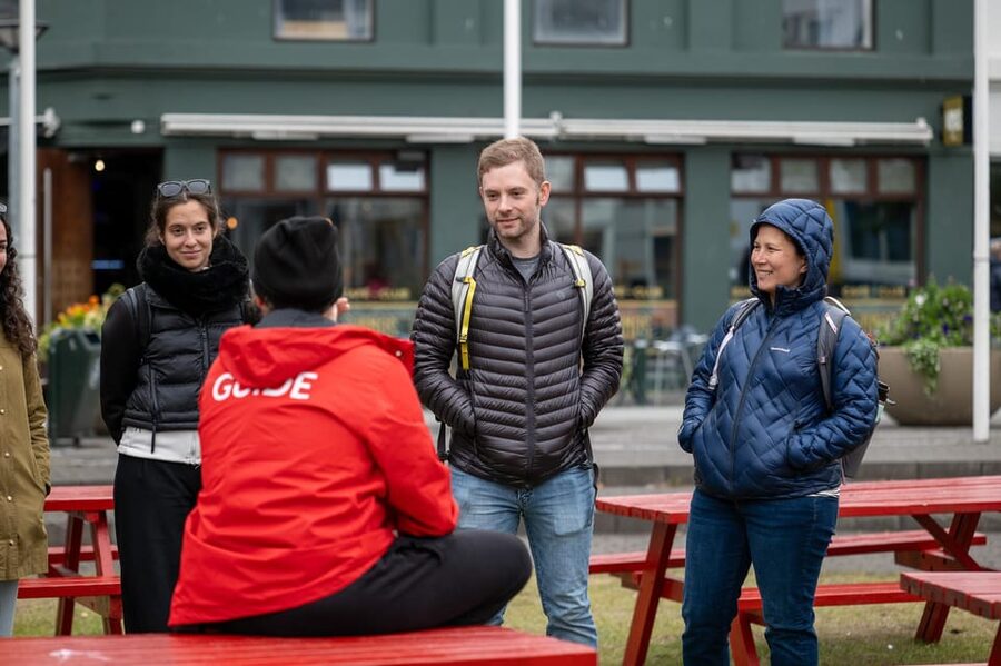 Akureyri: City Walk with Local Food - Starting at the port or tourist information centre