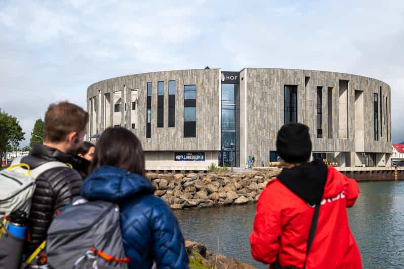 Akureyri: City Walk with Local Food - Who should book this walk