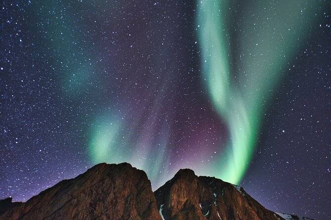 Cozy Northern Lights Tour with Icelandic Treats - Guide service and help with photos