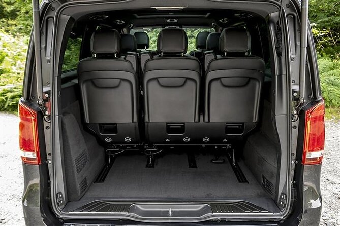 Departure by Luxury Van Reykjavik City to Reykjavik Airport KEF - The Mercedes-Benz Vito and the group-size question