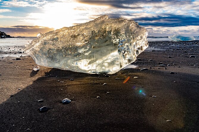 Diamond Beach & Jökulsárlón Floating Glacier Guided Day Tour - What the private vehicle changes