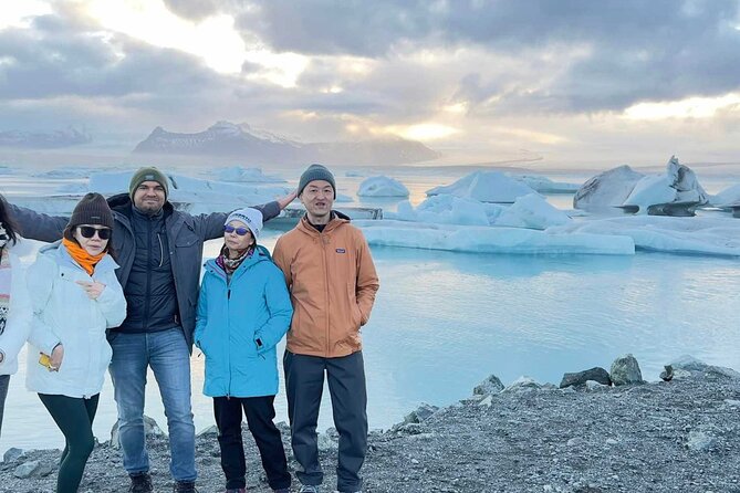 Diamond Beach & Jökulsárlón Floating Glacier Guided Day Tour - Who should book this tour