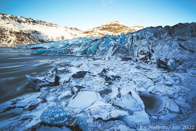 Easy Hike on Sólheimajökull Glacier - The 20-minute walk to the ice
