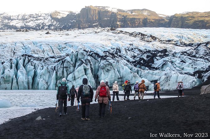 Easy Hike on Sólheimajökull Glacier - Learning to walk safely on a glacier