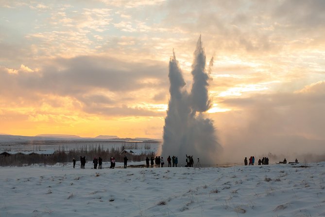 Fontana Geothermal Spa and Golden Circle Tour From Reykjavik - What to Wear and Carry