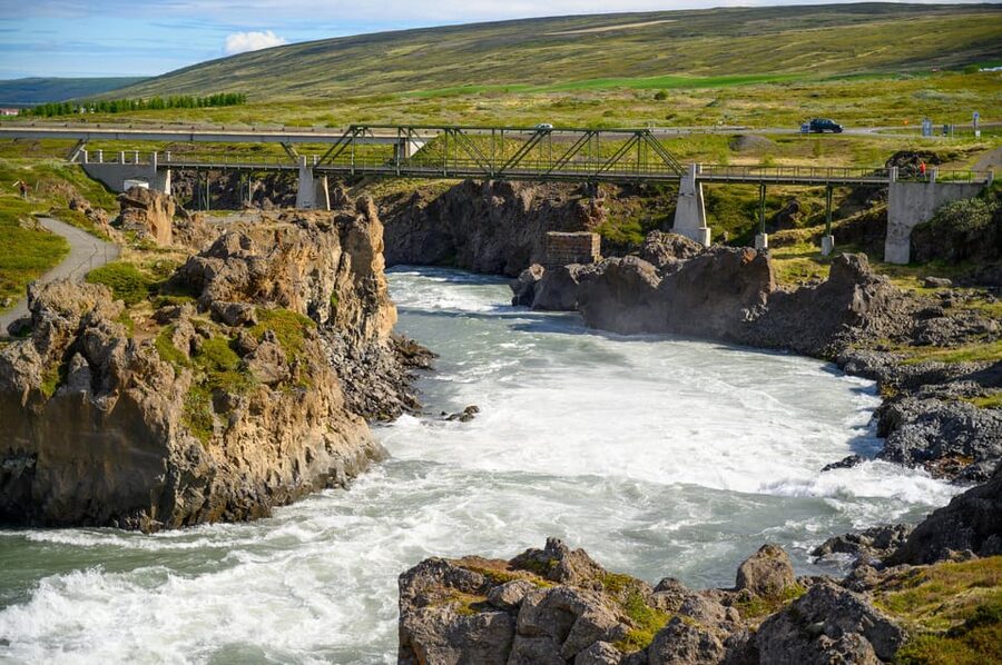 From Akureyri: Goðafoss Express Minibus Tour - One hour at the Waterfall of the Gods