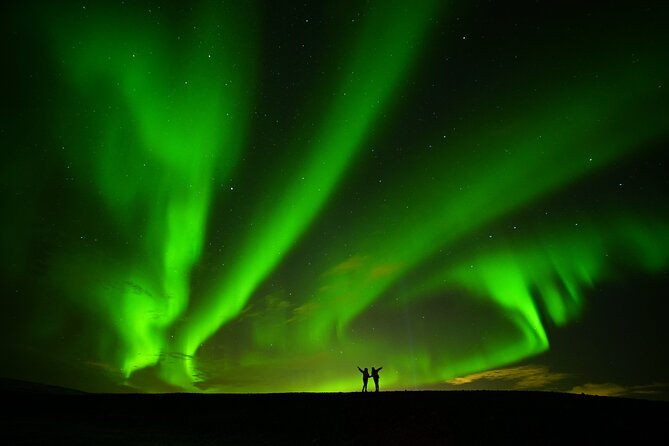 From Reykjavík: Evening Lava Tunnel Tour and Northern Lights Tour - Guides, photos, and the human side of the tour