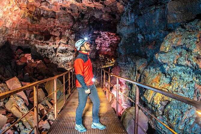 From Reykjavík: Evening Lava Tunnel Tour and Northern Lights Tour - Who should book this evening?