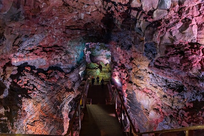 From Reykjavík: Evening Lava Tunnel Tour and Northern Lights Tour - What the one-hour cave walk feels like