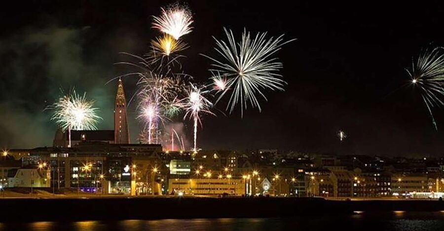 From Reykjavik: New Years Fireworks by Boat - The cruise before midnight