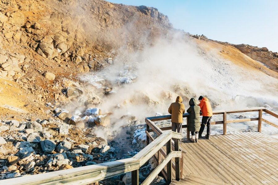 From Reykjavík: Volcanoes and Blue Lagoon Day Trip - Kleifarvatn’s black shore and mountain views