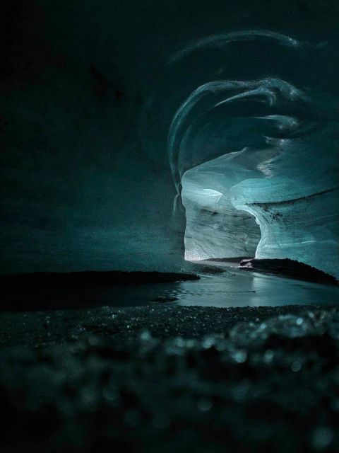 From Vik: Myrdalsjokull glacier and Katla Ice Cave Tour - Meeting in Vík and climbing into the Super Jeep
