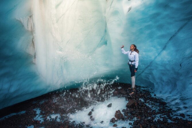 Glacier and Ice Cave Private Photoshoot - 15 Shot Photo Package - Weather and cancellation terms