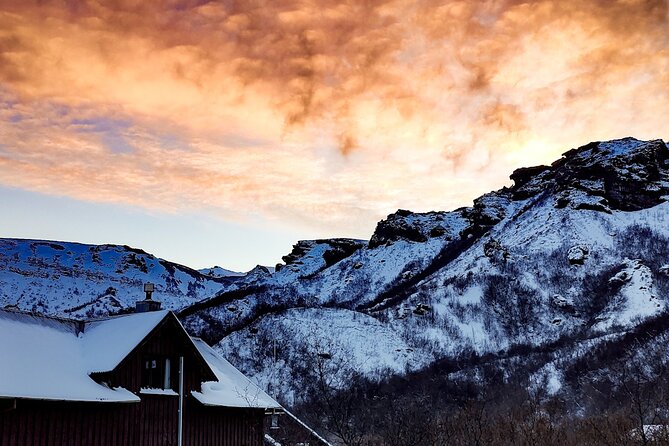 Glacier Express Jeep & Hiking Tour - Local Icelandic Guide - What the guides add to the day