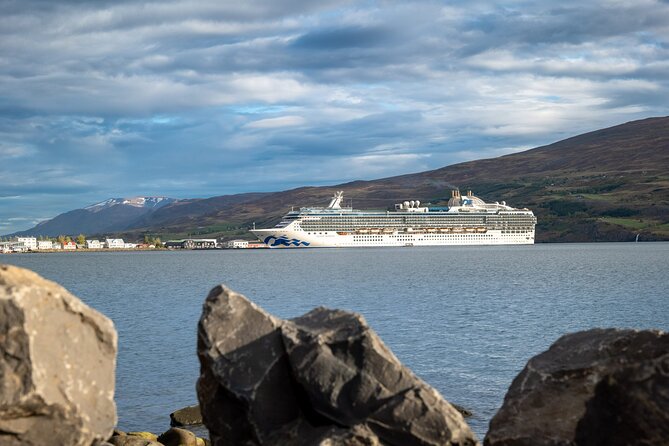 Goðafoss Waterfall & Forest Lagoon from Akureyri Port - Godafoss Waterfall: the dramatic first stop