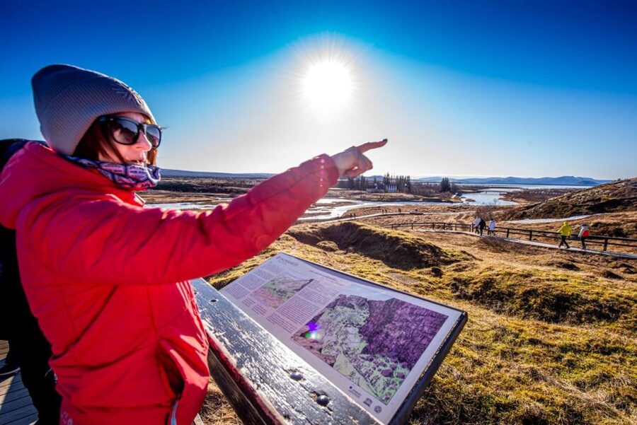 Golden circle, hot spring bakery, tomato farm private tour - Starting in Reykjavik and heading toward Þingvellir