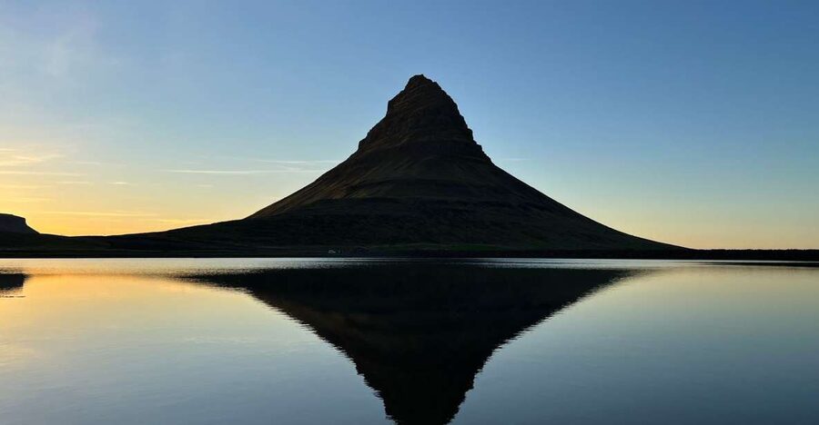 Grundarfjörður: Midnight Sun Kayaking Adventure - Starting at Saebol beside the shoreline