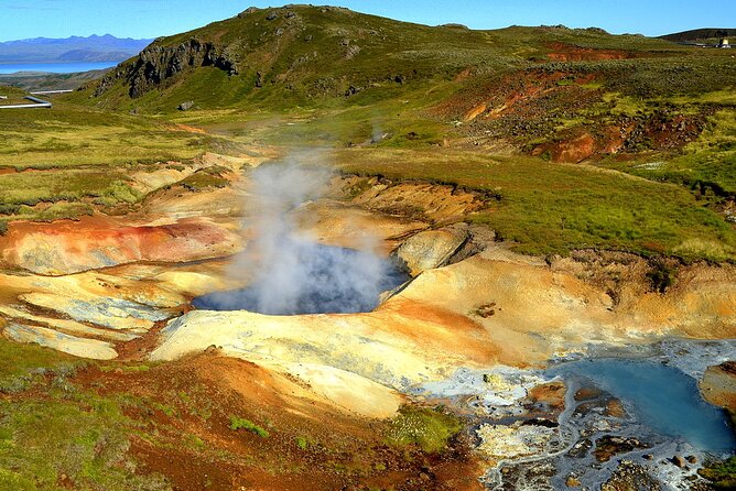 Helicopter tour from Reykjavik: Hengill Area with at site landing - Leaving Reykjavik over Hellisheiði