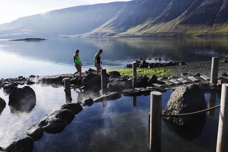 Hvammsvik Hot Springs: Admission Package - Arriving at reception and choosing your package