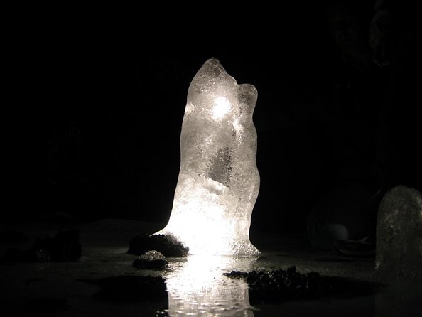 Ice Cave Lofthellir exploration - A permafrost Cave inside a magma tunnel. - Key points before you book