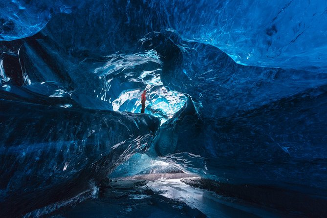 Ice Cave Tour in the National Park of Vatnajökull - Crowds, queues, and the cost of a popular cave