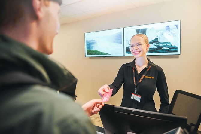 Iceland Airport Transfer from Reykjavík Hotels to KEF Airport - Winter weather and service reliability