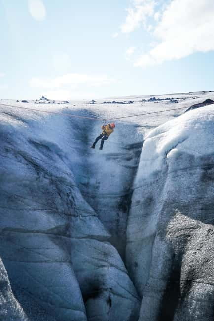 Iceland: Glacier Zip Line Tour with Hike or Ice Cave Visit - The walk toward Vatnajökull