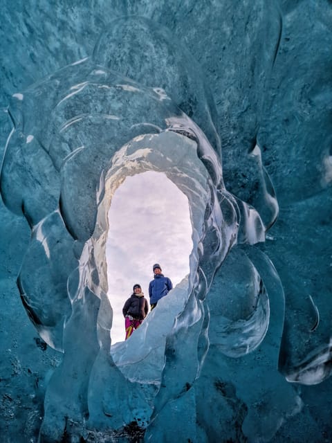 Jökulsárlón: Blue Ice Cave Tour and Glacier Walk - Walking across Vatnajökull