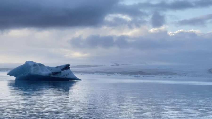Jökulsárlón Floating Glacier & Diamond Beach Day Tour - Diamond Beach and its scattered ice
