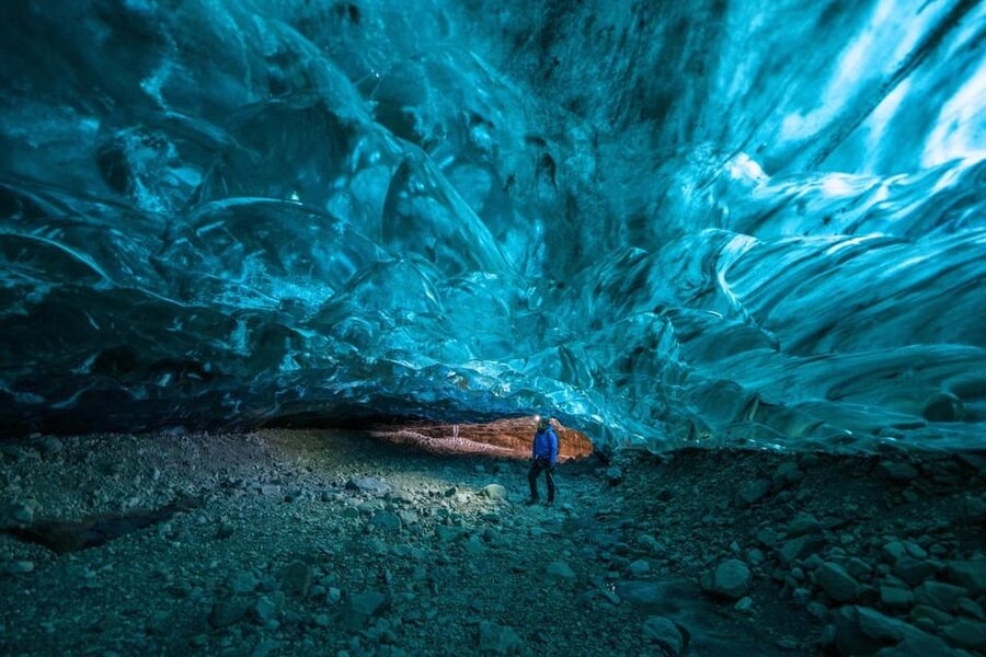 Jökulsárlón: The Original Ice Cave Tour on Vatnajökull - Walking from the vehicle onto the glacier