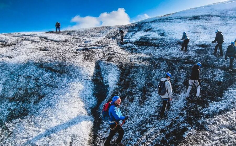 Jökulsárlón: Vatnajökull Glacier Guided Hiking Tour - What the guide adds to the walk
