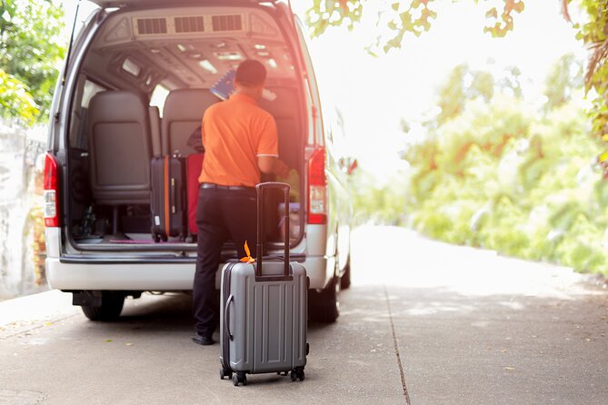 Keflavik Airport Private Transfer To/From Reykjavik cruise Ports - Communication is the real key to success