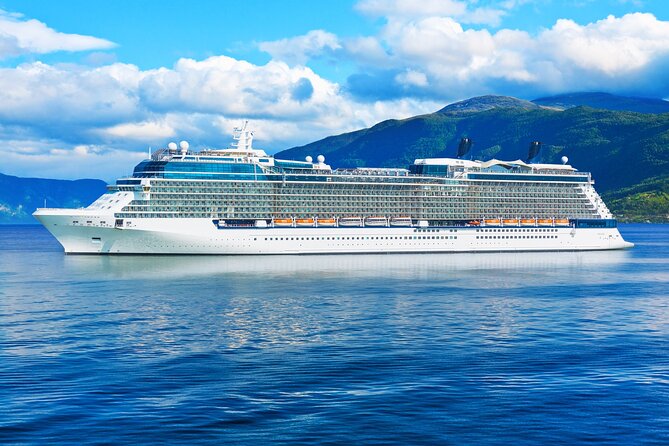 Keflavik Airport Private Transfer To/From Reykjavik cruise Ports - Airport pickup at Keflavik