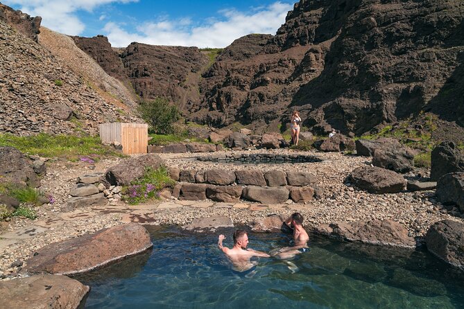 Lava Waterfalls, Sagas & Unique Canyon Baths - Small Group Tour - Guides and the value of a small vehicle