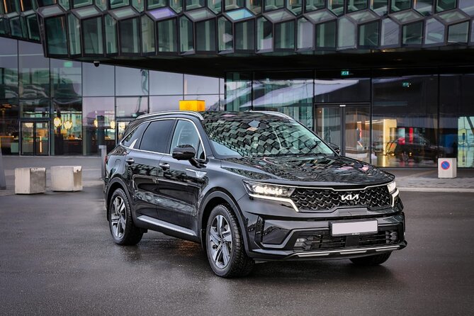 Luxury Private Transfer from Reykjavik to Keflavik Airport - A private ride for up to four people