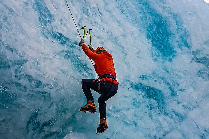 Micro group - Ice climbing at Sólheimajökull - A four-hour outing with room to adjust