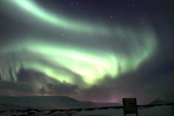 Northern Lights 4x4 Jeep/van Tour from Akureyri - Why getting outside Akureyri matters