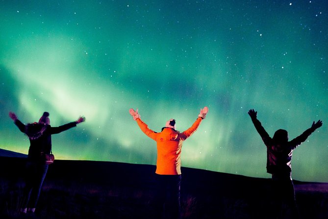 Northern Lights Bus Tour from Reykjavik with Hot Chocolate - How the aurora chase really works